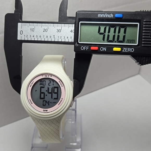 Timex Ladies Digital Sports Watch Indiglo Pink TW5M41900 50m New Battery - Picture 4 of 10